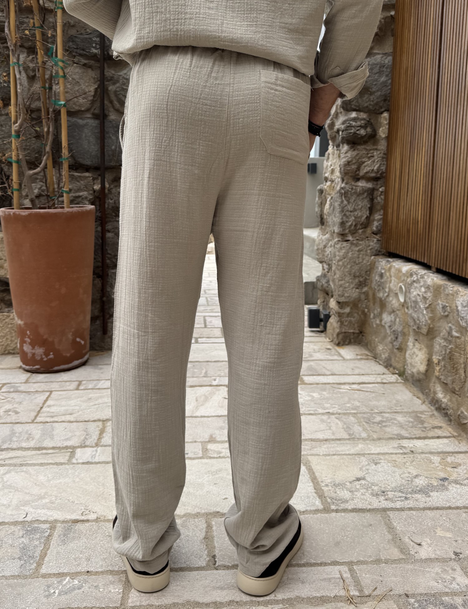 Ανδρική μπεζ loose παντελόνα με λάστιχο ES517B φωτογραφία